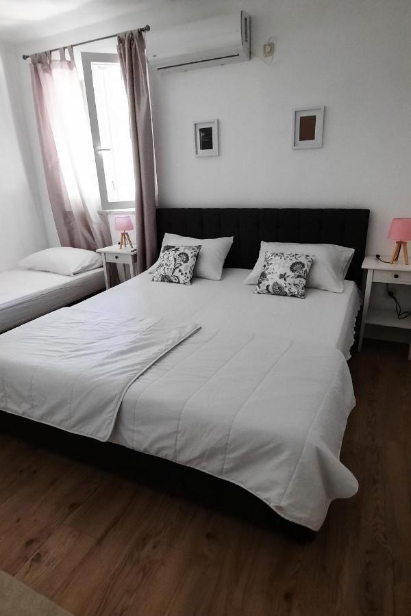 Apartments By The Sea Zuljana, Peljesac - 19080 Kültér fotó
